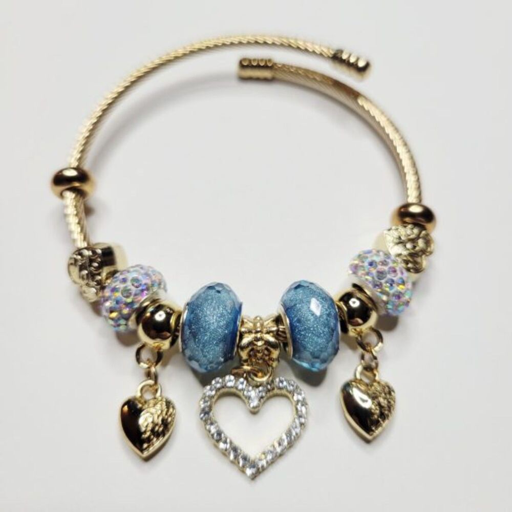NWT Gold Color Glitter Heart Stretch Dangle Charm Bracelet With European Beads